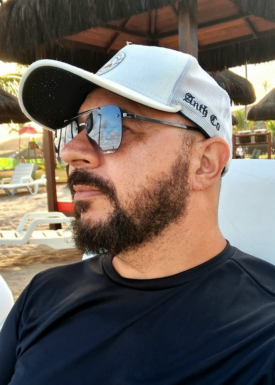 O Método VLT foi a solução que eu nem sabia que precisava. Eles pegam minha ideia bruta e transformam em algo profissional, dinâmico e que prende a atenção. Desde que comecei a usar o serviço deles, meu tempo de produção diminuiu drasticamente e a qualidade dos meus vídeos disparou, o que se traduziu em mais inscritos e mais visibilidade. Se você quer ver seus vídeos realmente lucrativos, eu indico de olhos fechados!